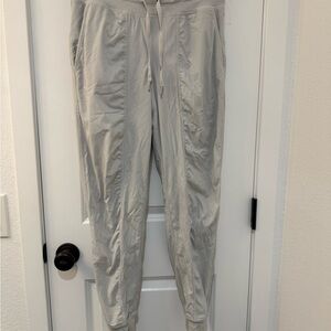 LuLulemon Jogger Pants Gray/White size 6